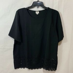 JDY Women NWT Felina 2/4 Laser Cut Floral Hem Shirt in Black Size 8